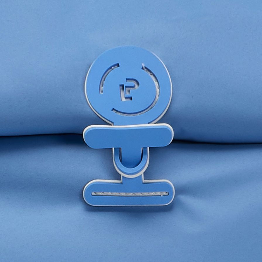 Close up of the silicone clasp on Riviera maxi