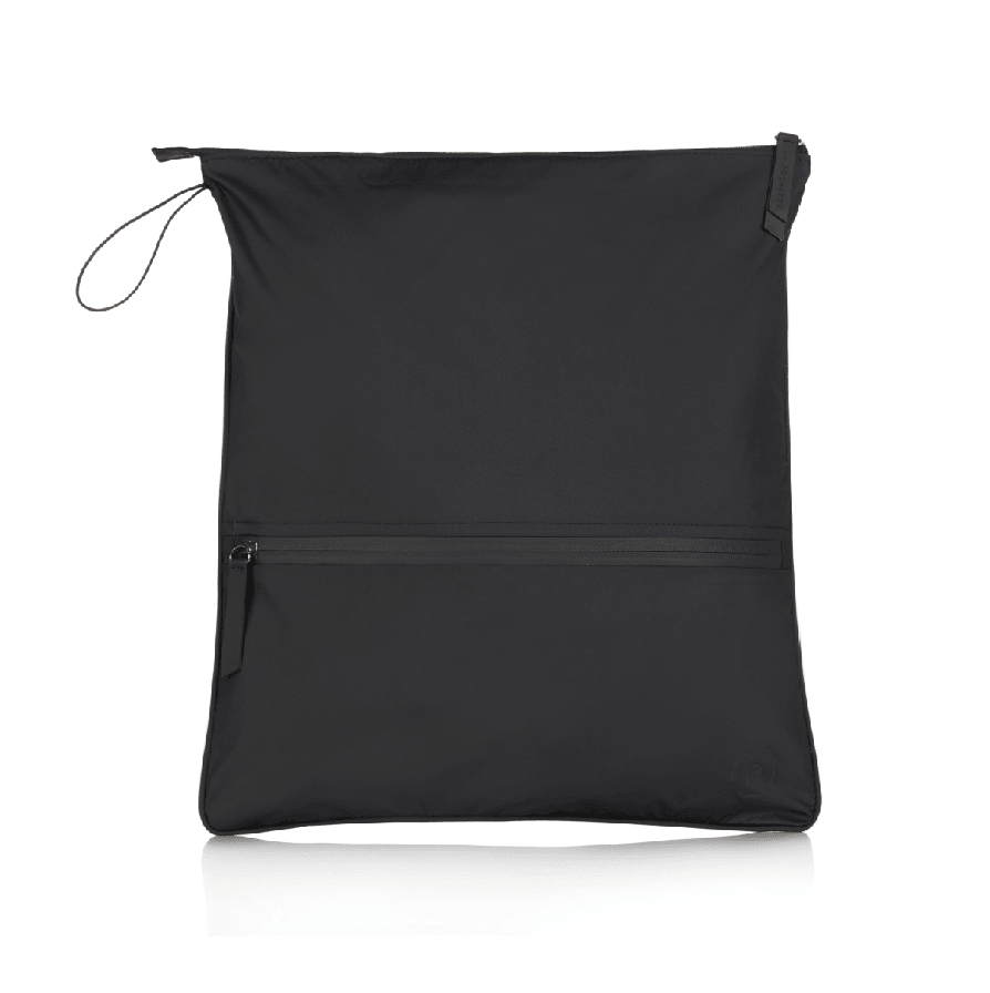 La Pochette Sweat Bag in black - Lightweight washable bag designed to carry  workout kit in your everyday bag