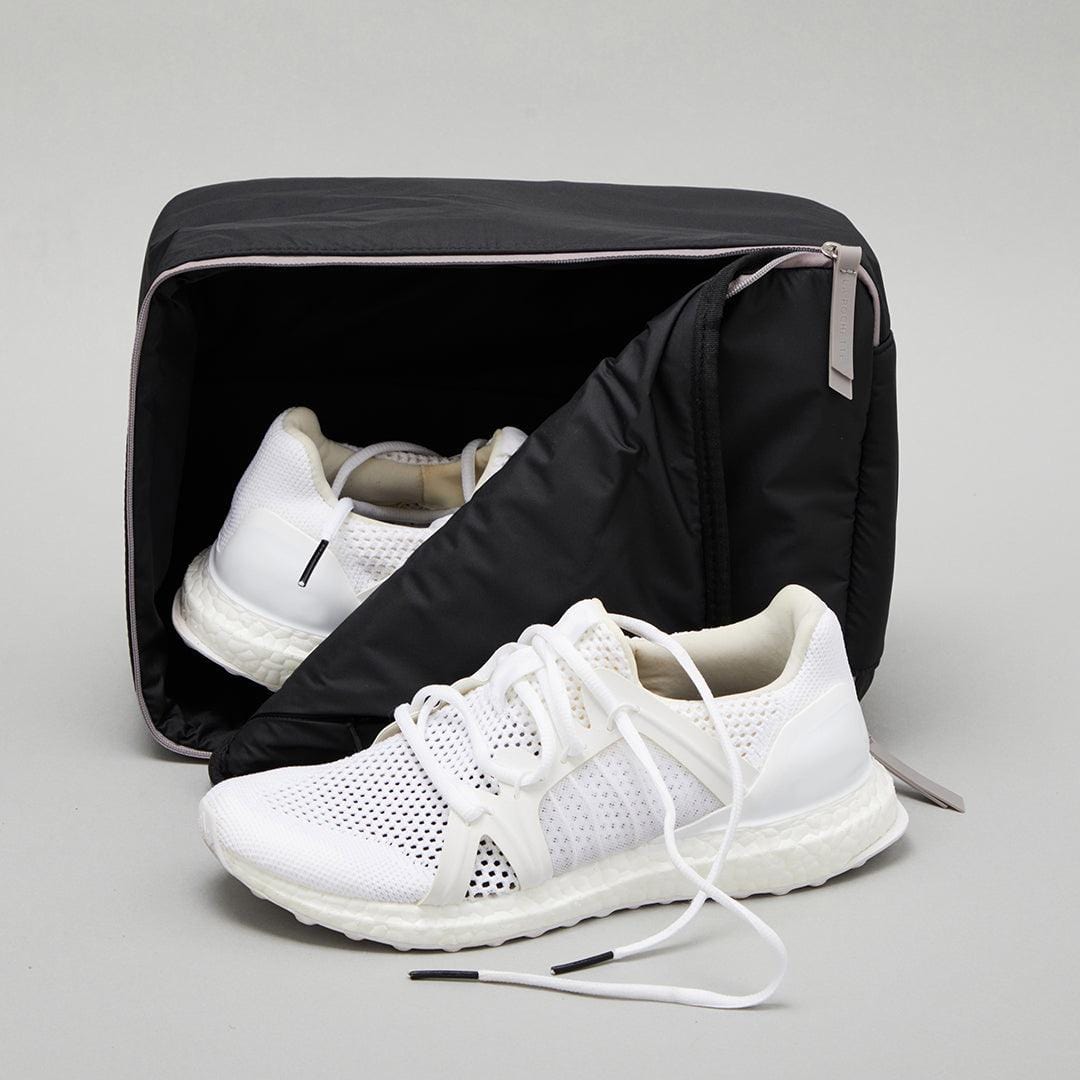 Shoe bag in a black and dark grey colourway showing running shoes inside